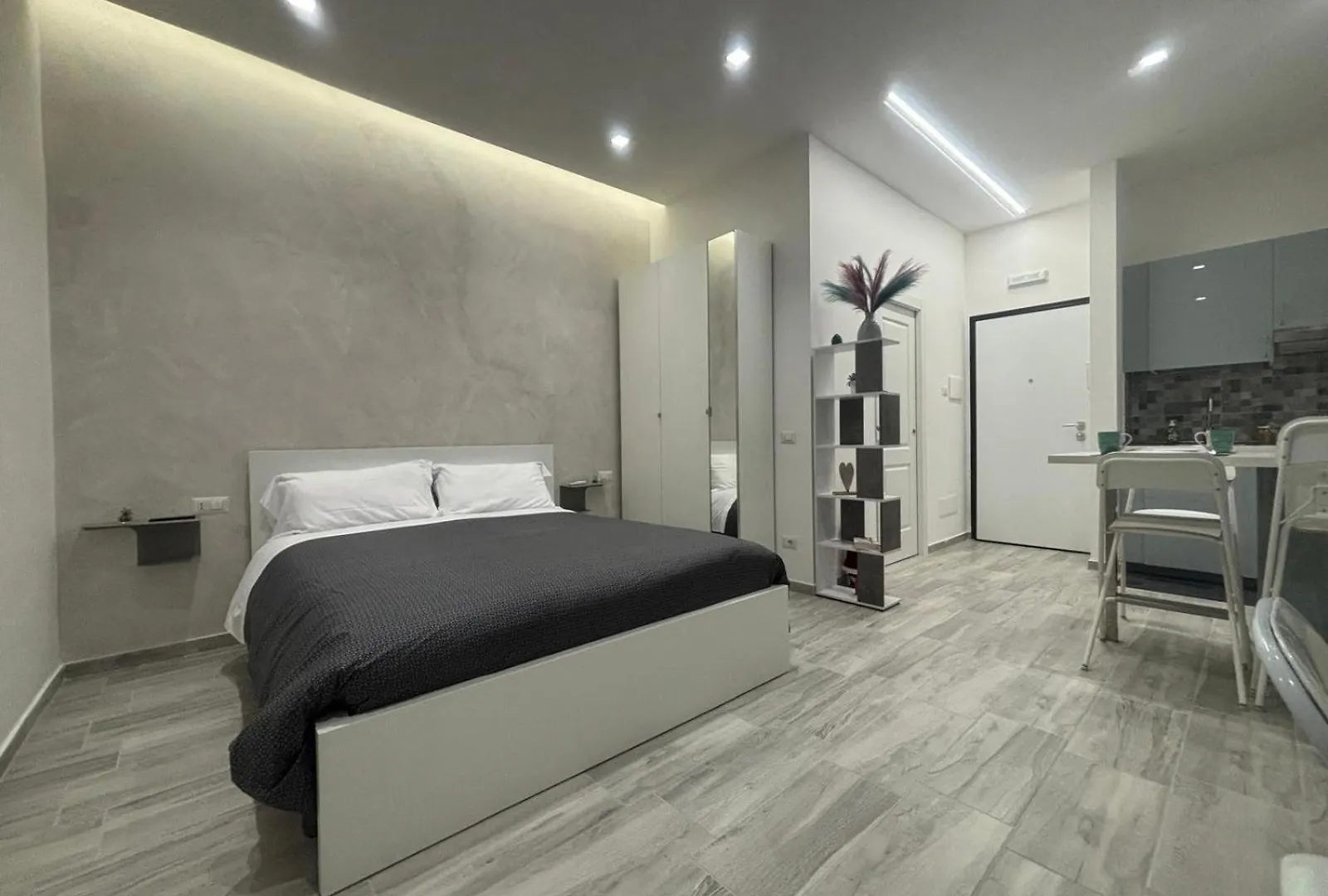 Engi Rooms - Leopardi location